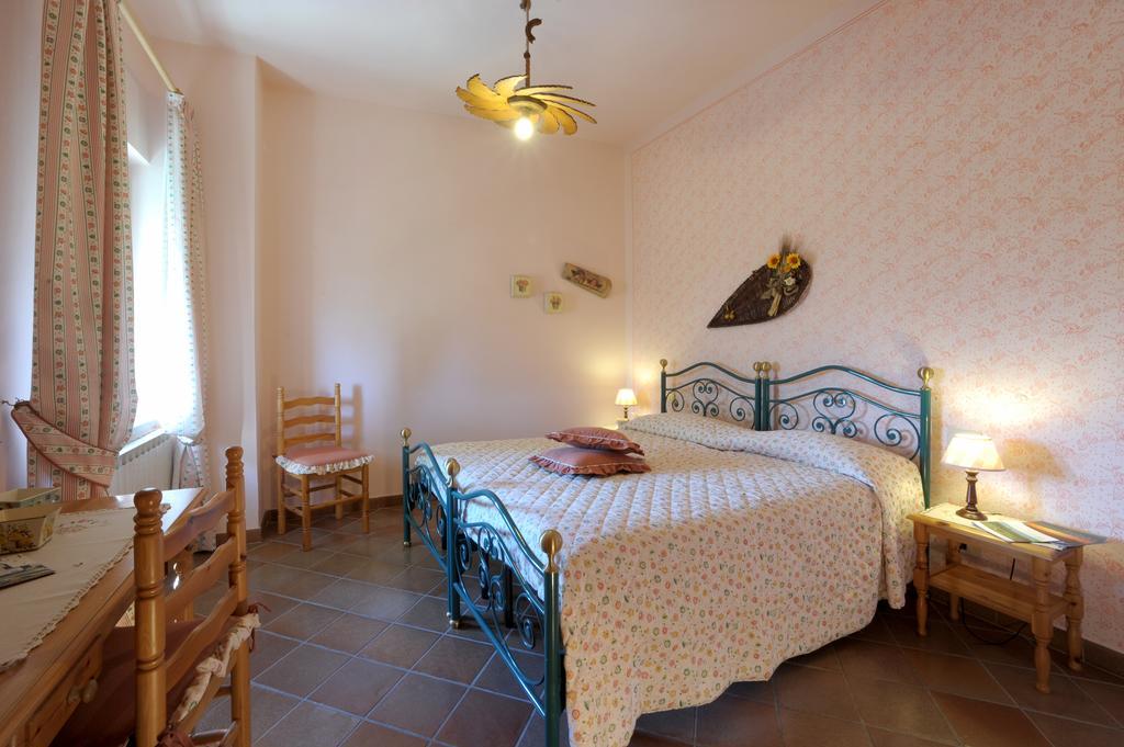 Agriturismo Podere Poggio Ai Cieli 圣吉米纳诺 客房 照片