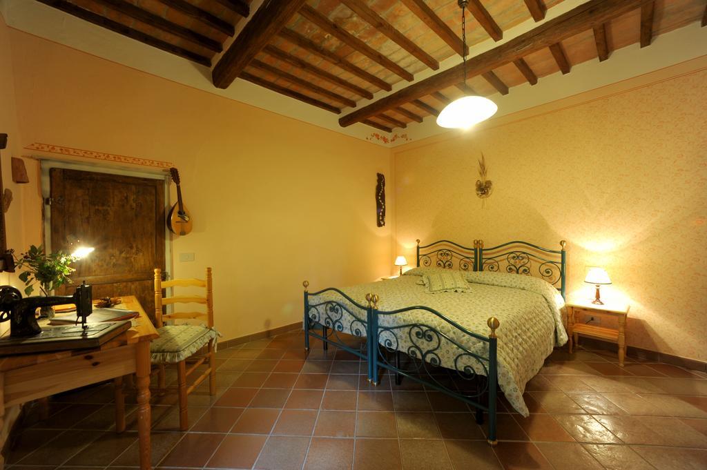 Agriturismo Podere Poggio Ai Cieli 圣吉米纳诺 客房 照片
